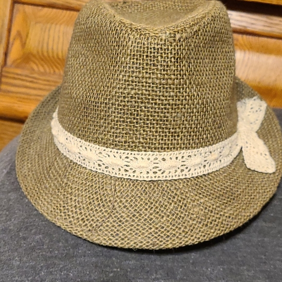 Fedora - Picture 2 of 4